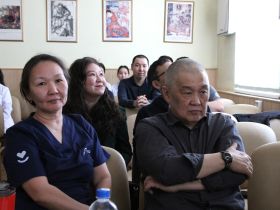 В Якутске провели операцию лазером 61-летнему пациенту с крупным желчным камнем