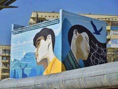 «Близость расстояния». Новый мурал появился возле музыкального колледжа в Якутске