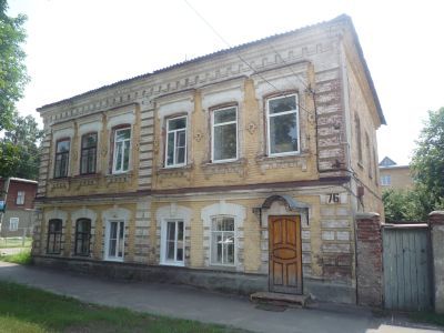 Дом жилой с воротами