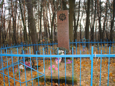 Братская могила 24 советских воинов, погибших в 1943 г. в боях с немецко-фашистскими захватчиками