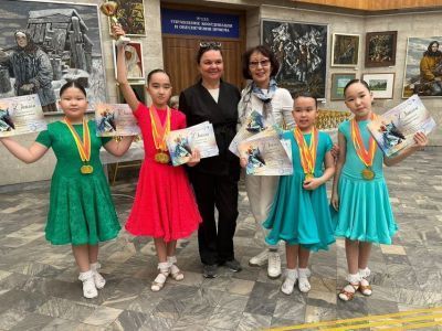 Якутские начинающие танцоры завоевали медали на фестивале по спортивным танцам в Санкт-Петербурге