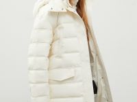 Утепленное пальто силуэта oversize