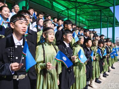 Торжественная линейка ко Дню республики состоялась в школе Якутска