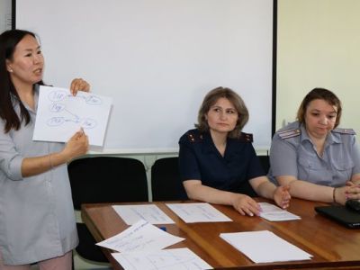 Педагог СВФУ провела лекцию для сотрудников следственного изолятора