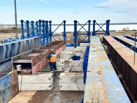 В Якутии строители Ленского моста готовятся к ледоходу
