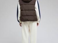 Стеганый жилет с капюшоном