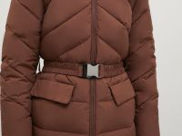 Стеганый пуховик с поясом и капюшоном