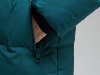 Пуховик с капюшоном и опушкой из натурального меха