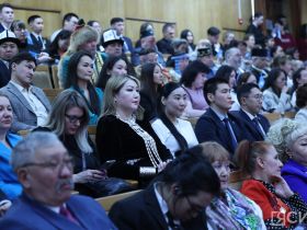 Торжественное собрание общественности ко Дню республики состоялось в Якутске