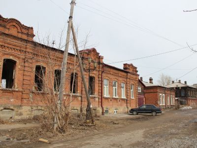 Усадьба В.Н. Богаткина: каменный жилой дом, каменный флигель, дом жилой (полукаменный)