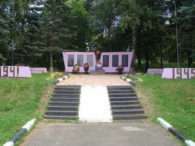 Братская могила советских воинов
