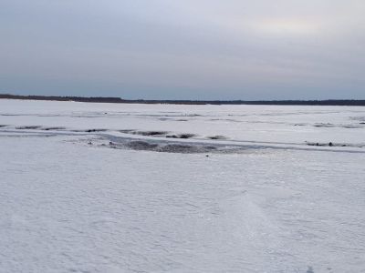 В Нюрбинском районе спасли троих рыбаков, замерзавших в сломанном автомобиле