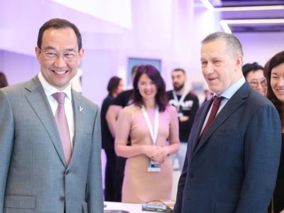 Юрий Трутнев посетил выставку креативных продуктов в Якутске