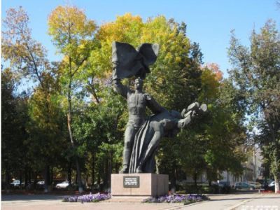 Памятник комсомольцам