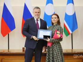 Госнаграды вручили деятелям культуры и искусства Якутии