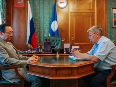 Айсен Николаев провел рабочую встречу с главой Намского района