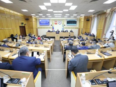 Парламент Якутии рассмотрел исполнение бюджета по итогам девяти месяцев 2025 года