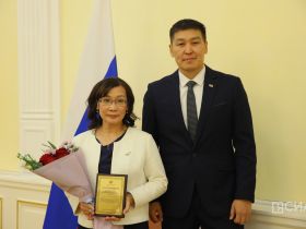 Государственные награды вручили педагогам Якутии