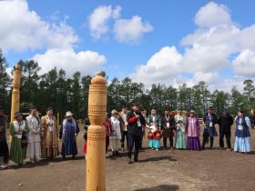 На Ысыахе Олонхо в Якутии определили финалистов конкурса среди запевал осуохая