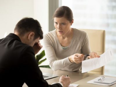 «У вас долг»: юрист дала рекомендации по общению с коллекторами