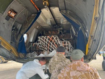 В Оленекский район Якутии доставили авиарейсом 860 кур-молодок