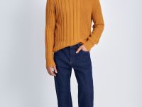 Джемпер с округлым вырезом прямого силуэта