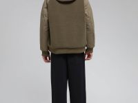 Утепленный бомбер с капюшоном