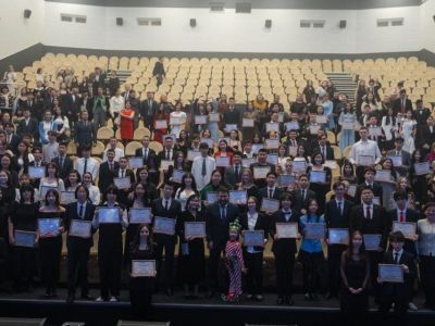 В Якутске на елке главы города премировали лучших школьников