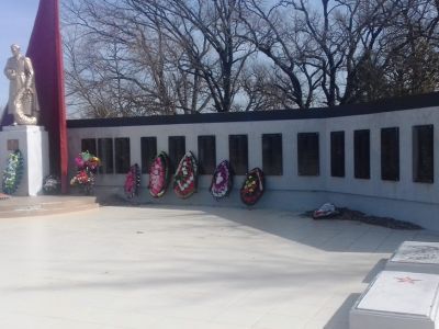 Братская могила 477 советских воинов, погибших в боях с фашистскими захватчиками