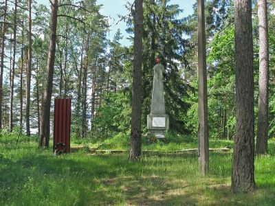 Братское захоронение советских воинов, погибших в 1941-44 гг.