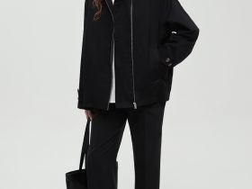 Ветровка с асимметричной застежкой