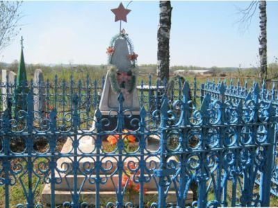 Братская могила советских воинов, погибших в боях с немецко-фашистскими захватчиками