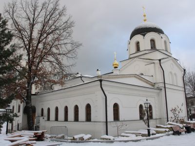 Церковь Сошествия Духа Святого с больничным корпусом