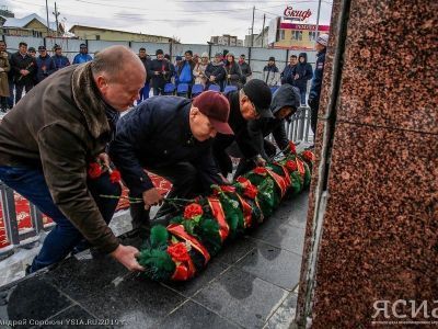 Тренер чемпионов. В Якутске возложили цветы к памятнику Дмитрию Коркину
