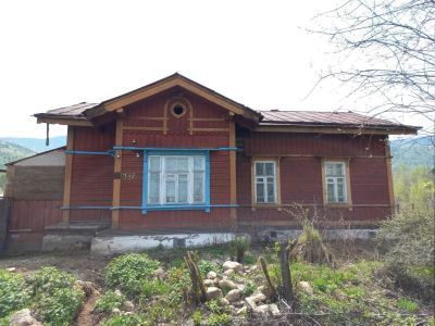 Путевая полуказарма МПС с сараем в три отделения