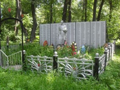 Братская могила с захоронением воинов, павших в период Великой Отечественной войны 1941-1945 гг.