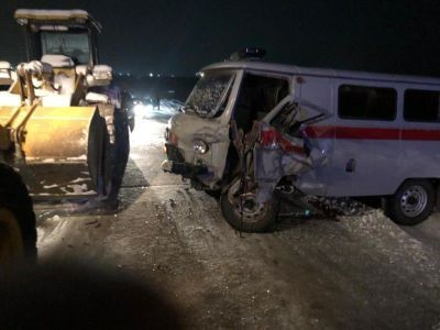 В Мирнинском  районе столкнулись УАЗ и трактор