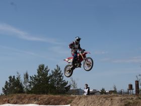В Кысыл-Сыре прошли соревнования по мотокроссу