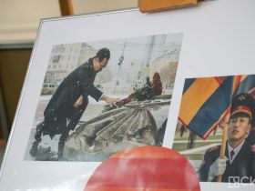 В Якутске проходит выставка «Парад в объективе ЯСИА: летопись Победы»