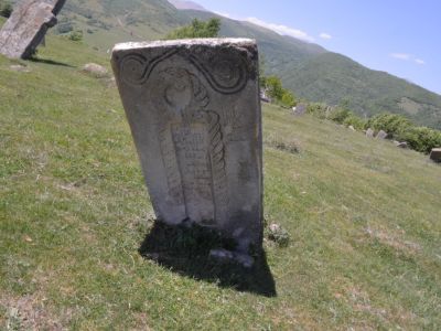 Стела надмогильная