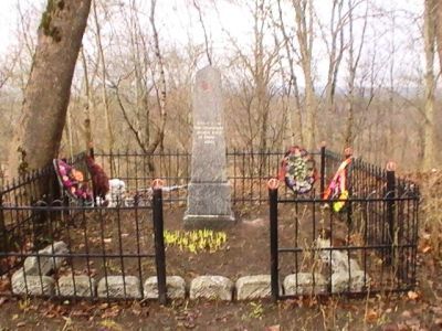 Братское захоронение советских воинов, погибших в 1919 г.