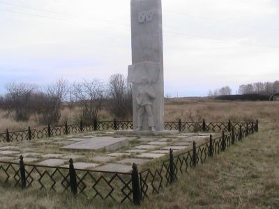 Братская могила 17 крестьян, расстрелянных 21 августа 1919 года карателями