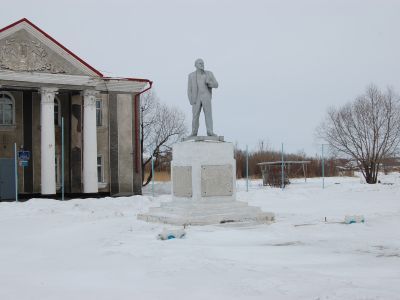 Памятник  В.И.Ленину