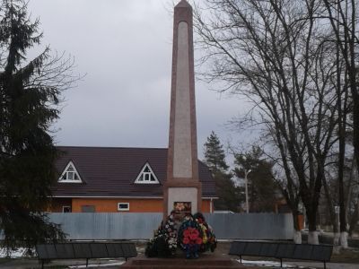 Братская могила партизан и советских воинов, расстрелянных фашистскими захватчиками