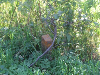 Стелы надмогильные (3 ед.)