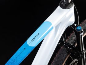 Горный велосипед Cube Reaction C:62 SLX Teamline, год 2025, цвет Белый-Синий, ростовка 18