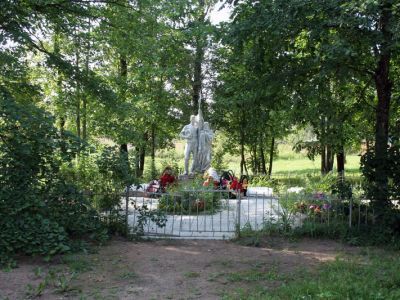 Братское кладбище советских воинов, погибших в 1919 и 1941-44 гг.