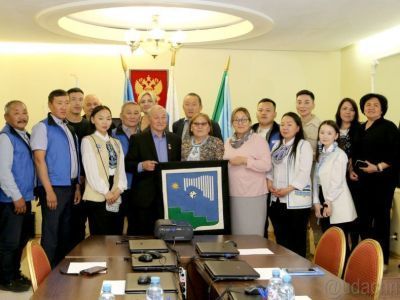 В Удачном радушно приняли делегацию из Оленька