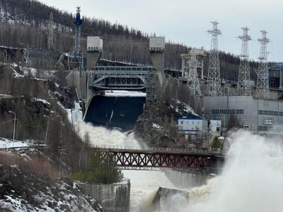 На Каскаде Вилюйских ГЭС открыли затворы для водосброса