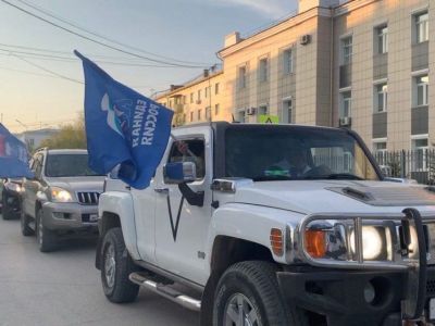 Якутские единоросы организовали флешмоб в поддержку Айсена Николаева